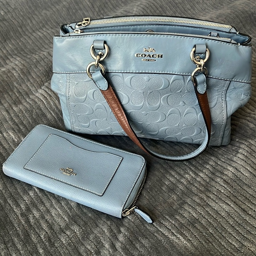 Coach wallet & purse ! Excellent quality compared to what is available today !